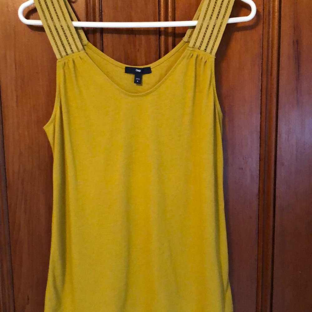 Gap v-neck scoop tank top